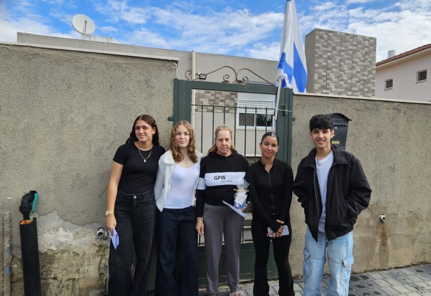 מפגש במיזם 'לאורם של גיבורים'