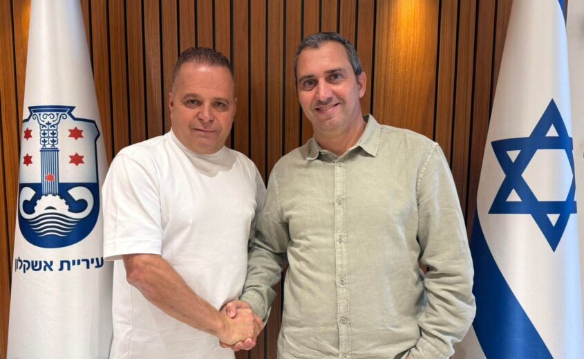 קובי פרץ ותומר גלאם. צילום: דוברות העירייה