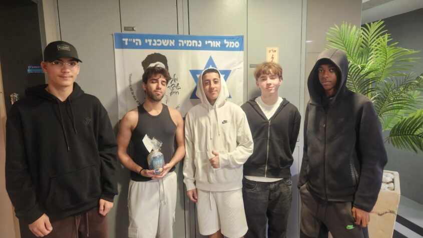 מפגש במיזם 'לאורם של גיבורים'