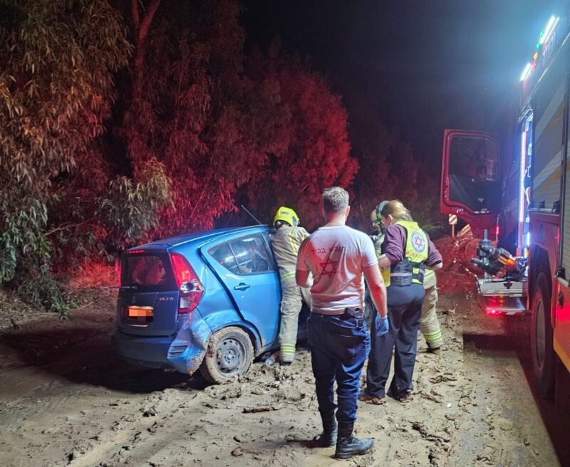 זירת התאונה ליד כוכב מיכאל. צילום: מאיר אביבי, מד"א