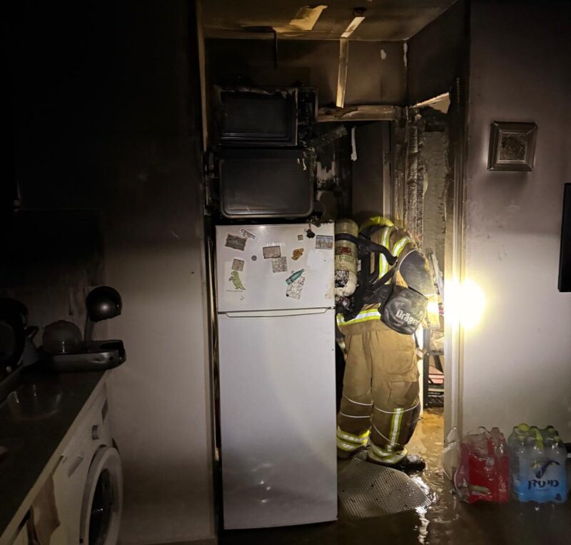 השריפה ברחוב נווה שלום. צילום: כב"ה