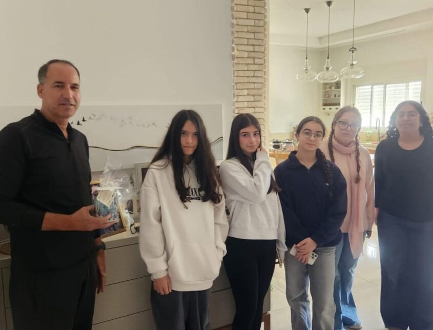 מפגש במיזם 'לאורם של גיבורים'