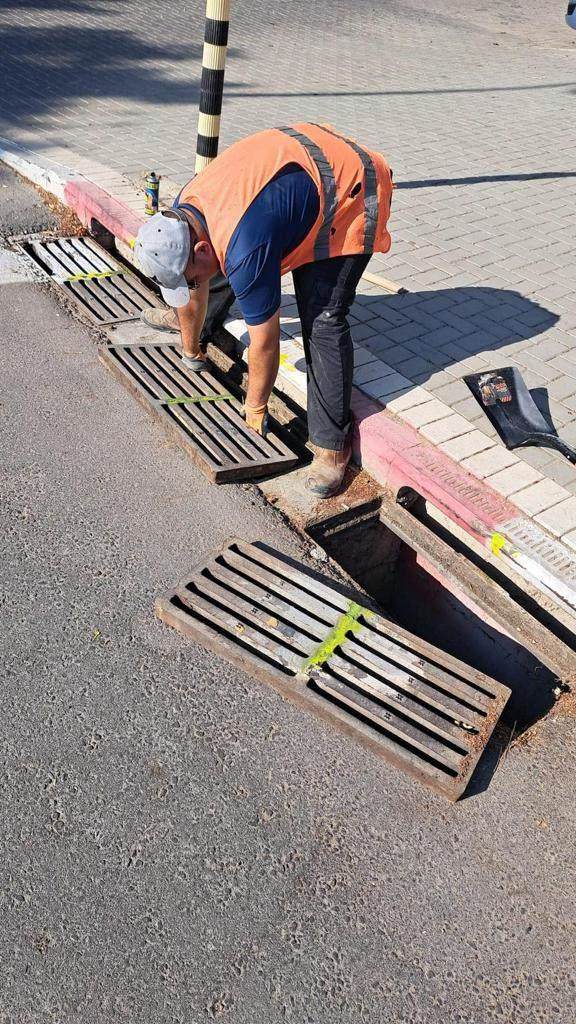 הכנות לקראת הסערה. צילום: דוברות עיריית אשקלון