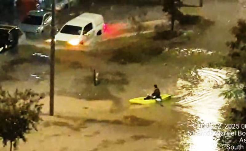 עם קיאק ברחוב עמק יזרעאל. צילום: מקסים קסייננקו