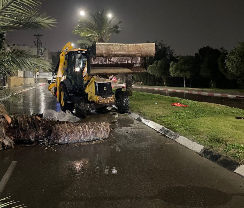 צוותים של העירייה. צילום: דברות עיריית אשקלון