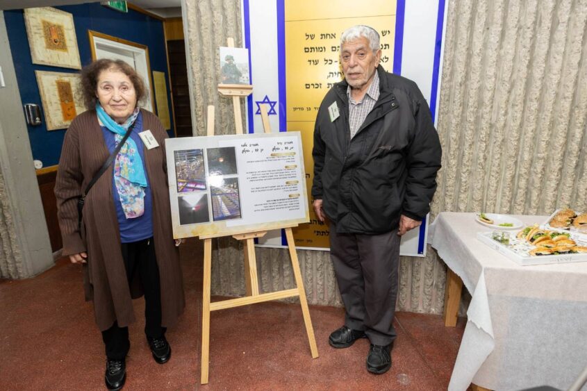 תערוכת צילומים של סבים וסבתות שכולים. צילום: סיון מטודי