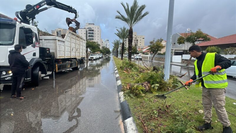 צוותים של העירייה. צילום: דברות עיריית אשקלון