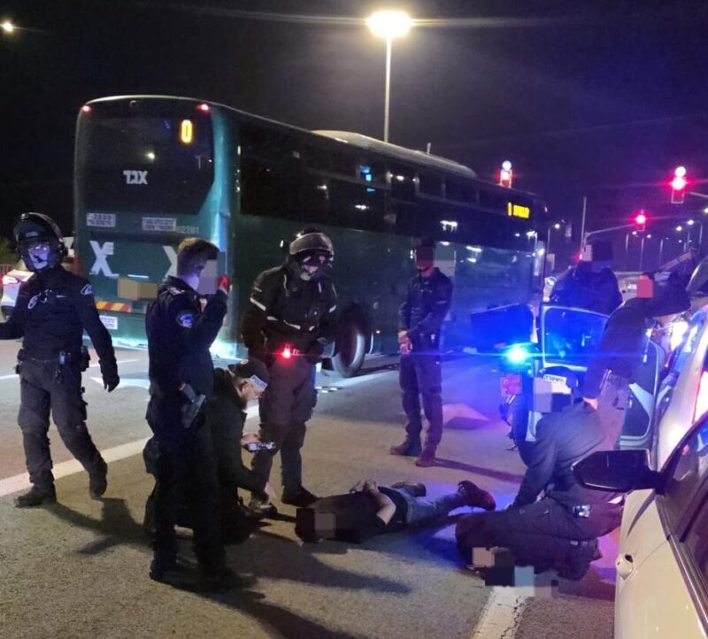 מעצר החשודים, אמש. צילום: דוברות המשטרה