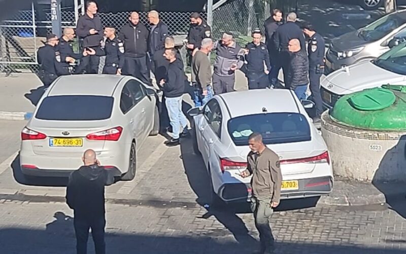 השוטרים בסמוך לזירת האירוע
