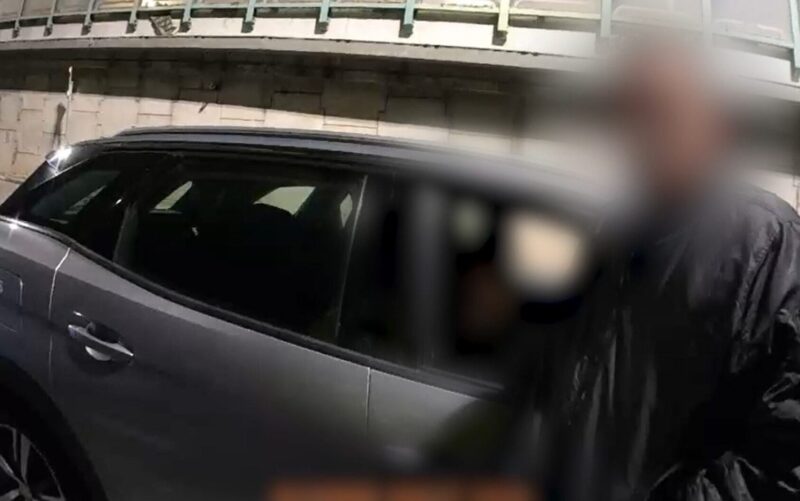 הנהג מאשקלון לאחר שנתפס. צילום: דוברות המשטרה
