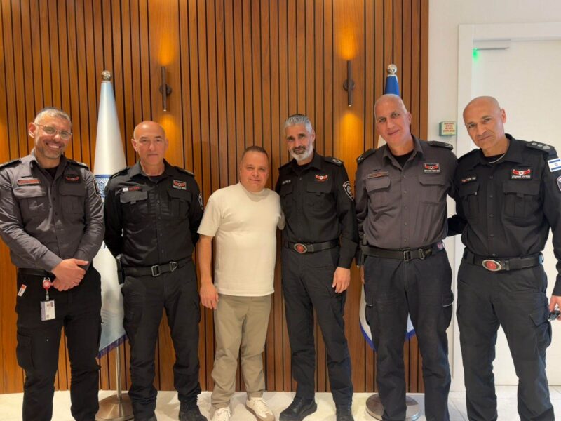 בכירי כבאות והצלה בלשכת ראש העירייה. צילום: דוברות עיריית אשקלון