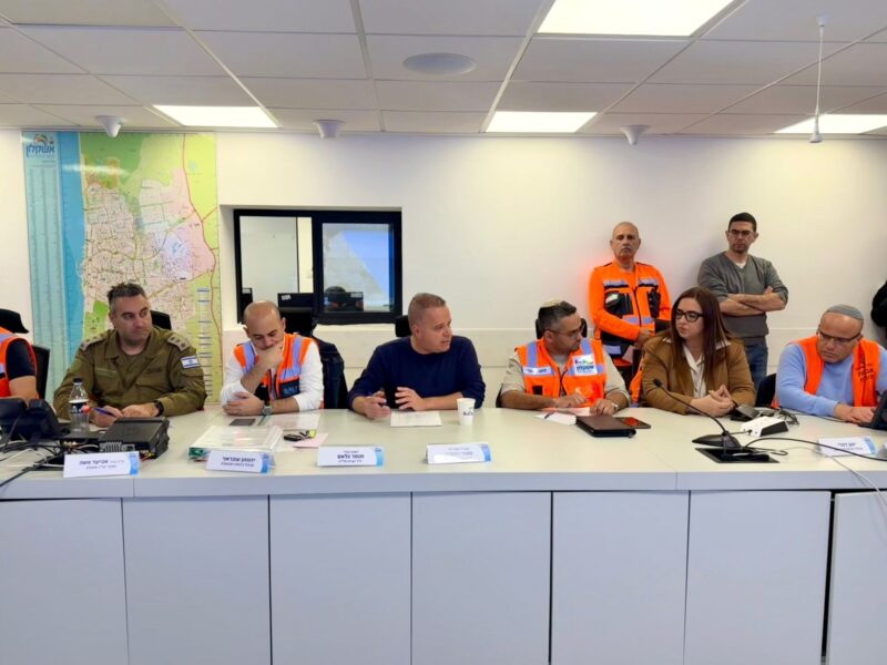 הערכת מצב בחמ"ל העירוני, הערב. צילום: דוברות עיריית אשקלון