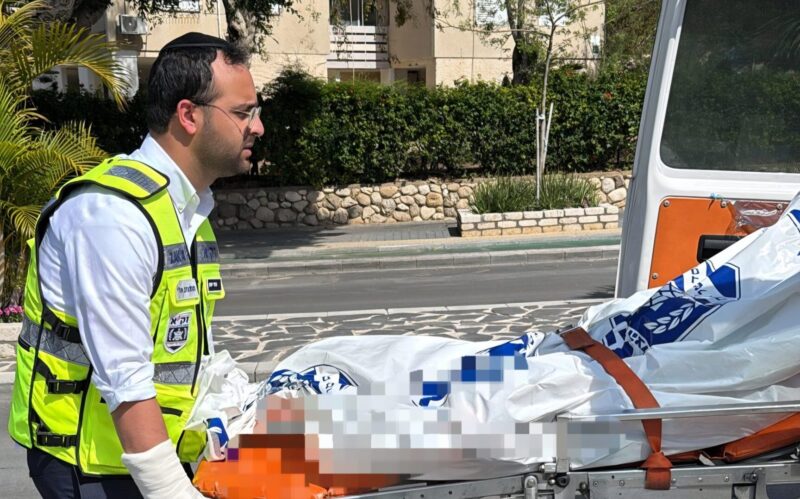 מתנדבי זק"א ברחוב שפירא. צילום: זק"א