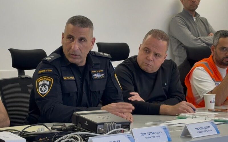 תומר גלאם וסנ"צ אלדד אל-ישיב. צילום: דוברות עיריית אשקלון