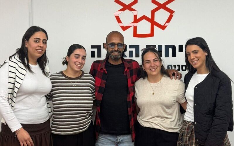 אלדד והמתנדבות שהצילו את חייו. צילום: איחוד הצלה