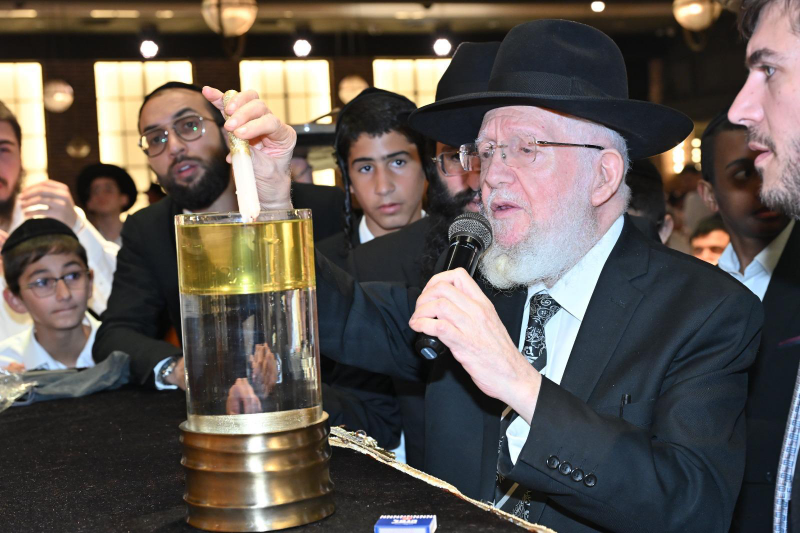 הרב צמח מאזוז בהילולא של ר' חיים ויטאל. צילום: חיים ביתן
