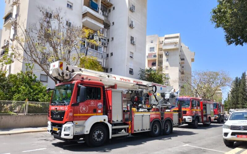 זירת השריפה ברחוב הנוער העובד. צילום: כב"ה