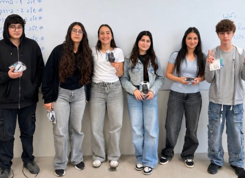 הזוכים בהאקתון בתיכון עיר היין. צילום: אגף על יסודי מינהל חינוך