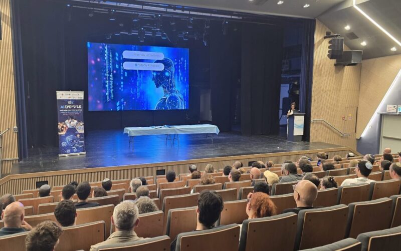 טקס חלוקת תעודות. צילום: אגף על יסודי מינהל חינוך