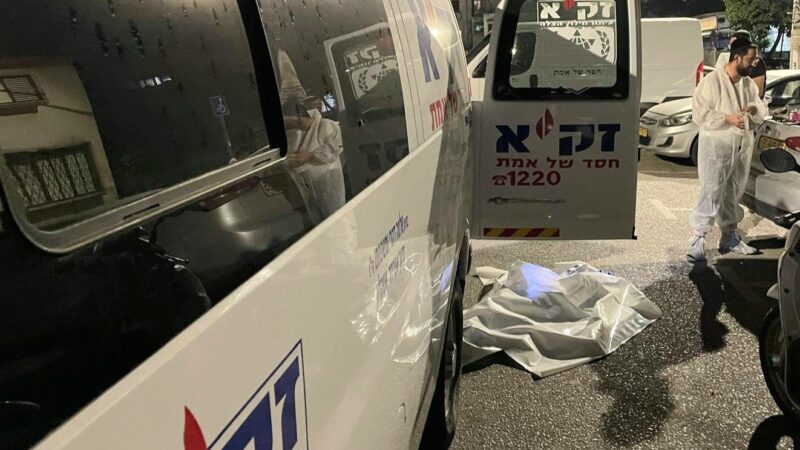 אנשי זק"א ברחוב ש"י עגנון, הלילה. צילום: זק"א