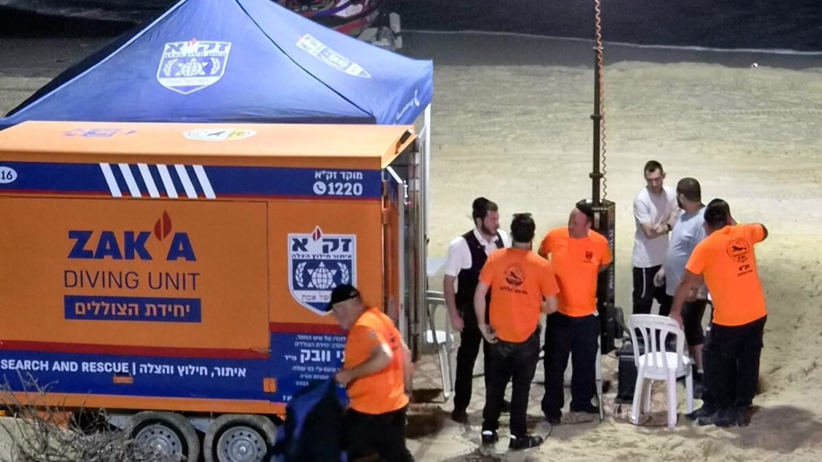 כוחות זק"א בחוף חופית. צילום: זק"א