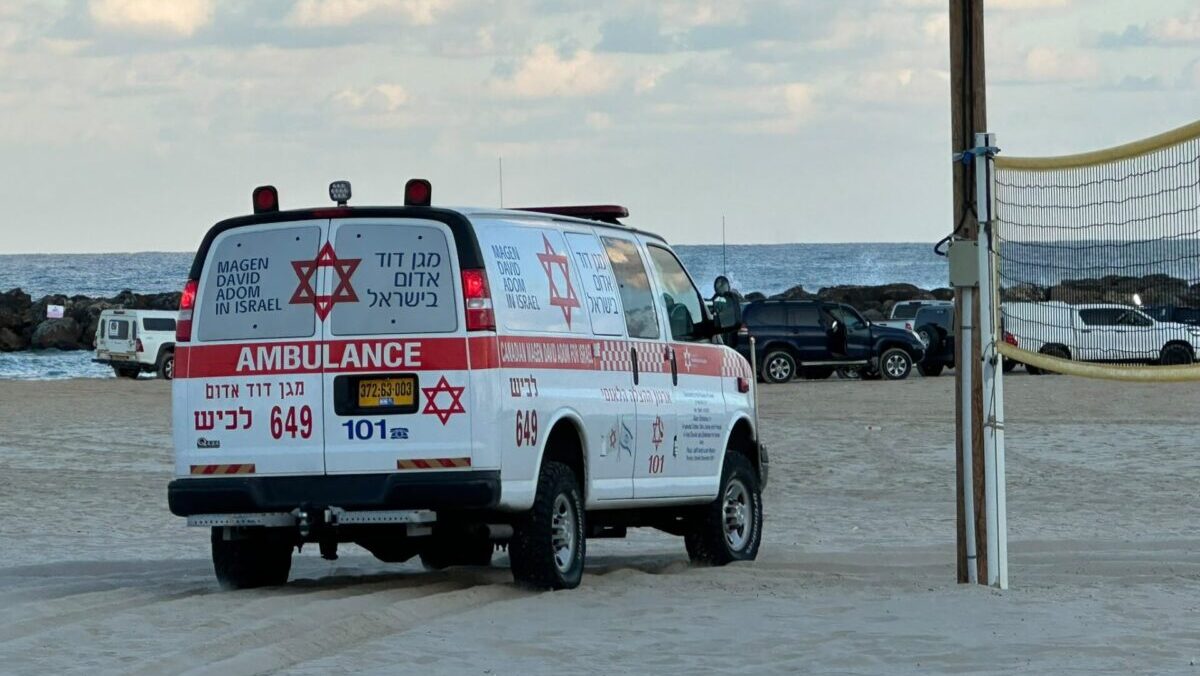 זירת הטביעה בחוף דלילה. צילום: מד"א