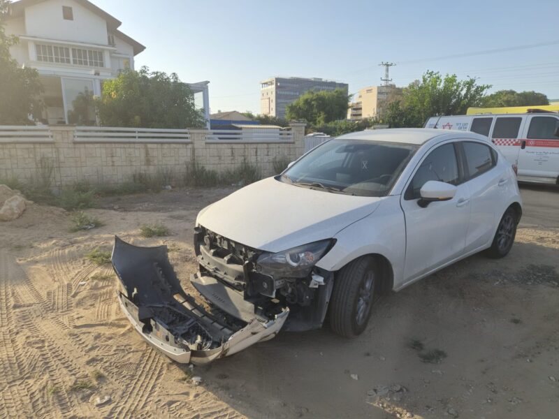רכב שנפגע במהלך הבריחה. צילום: דוברות המשטרה