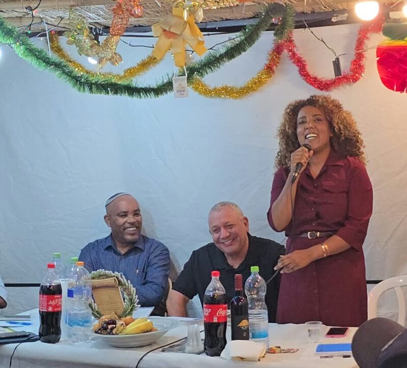 יפה טבג'ה ואיזנקוט בסוכה