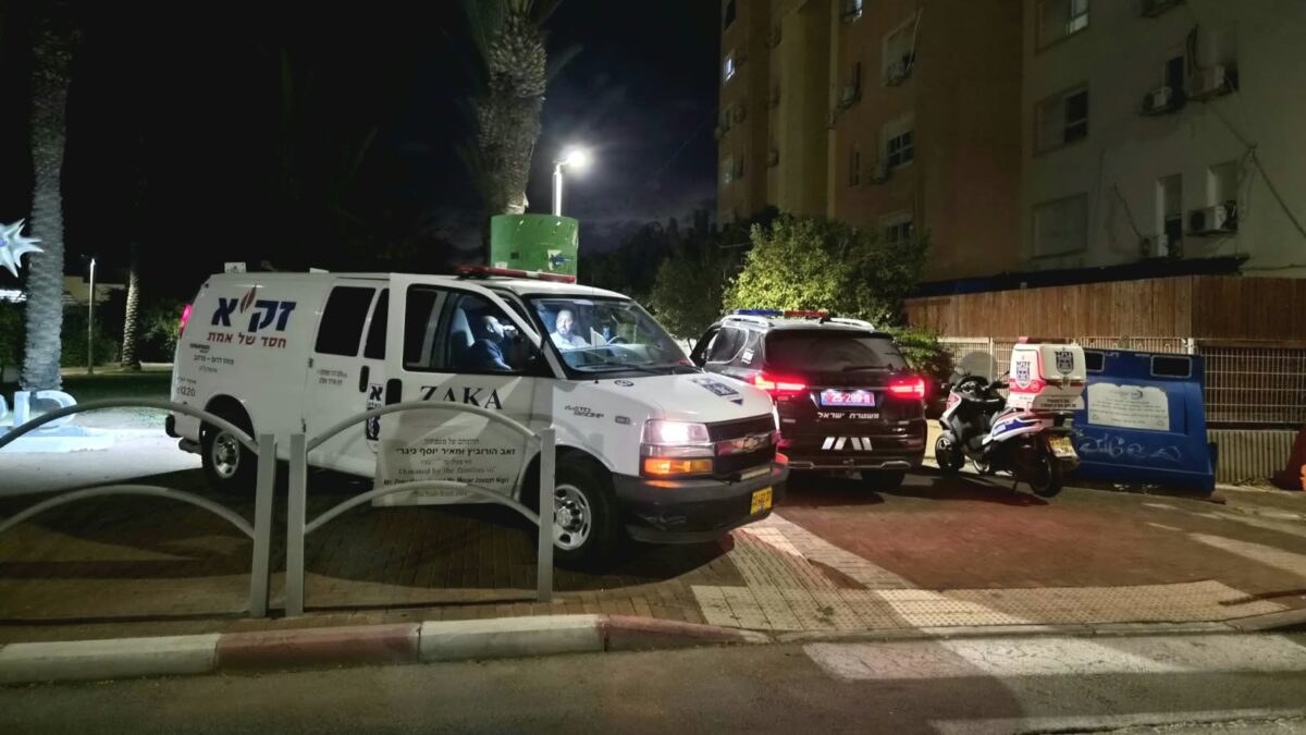 אנשי זק"א ברחוב משה קול, אמש. צילום: זק"א