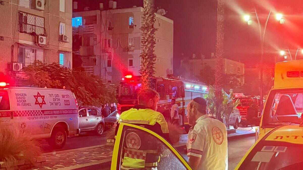 זירת האירוע ברחוב שפירא. צילום: מד"א