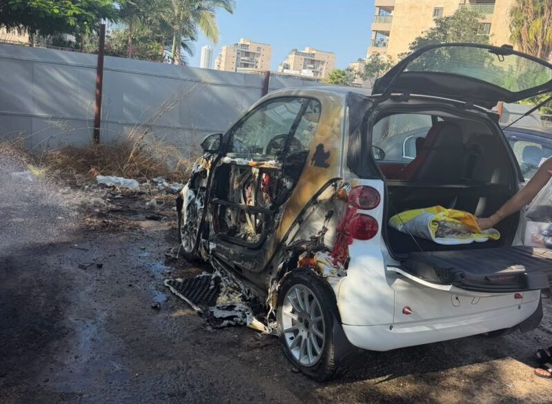 הרכב שנשרף ברחוב מעלה הגת. צילום: כב"ה
